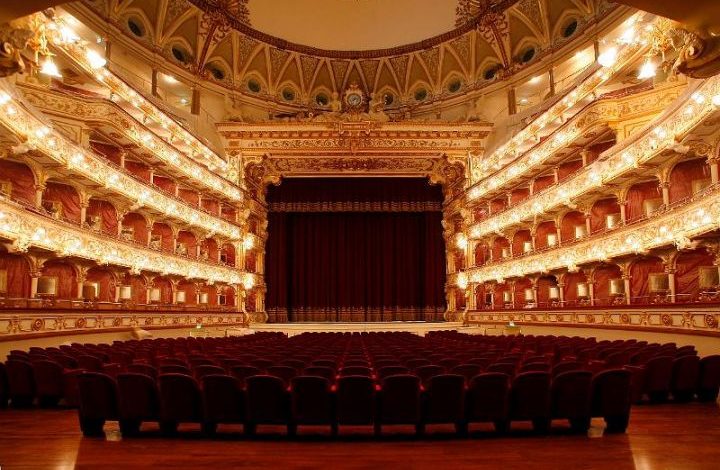 Master sostiene la stagione culturale 2013 del Teatro Petruzzelli di