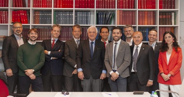 foto di gruppo alla Tavola Rotonda Accessoristi Master Italy