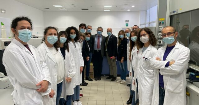 Master dona due incubatori a CO2 all’IRCCS “Saverio de Bellis”